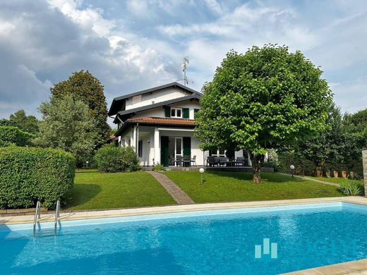 Villa in Villa Guardia, Provincia di Como