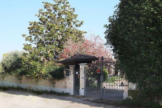 Villa en Giussano, Provincia di Monza e della Brianza