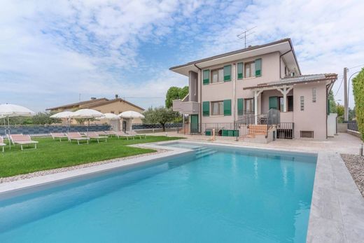 Villa in Castelnuovo del Garda, Provincia di Verona