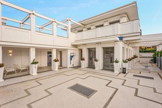 Βίλα σε Φόρτε ντει Μάρμι, Provincia di Lucca