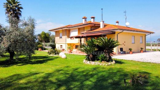 Villa Terracina, Latina ilçesinde