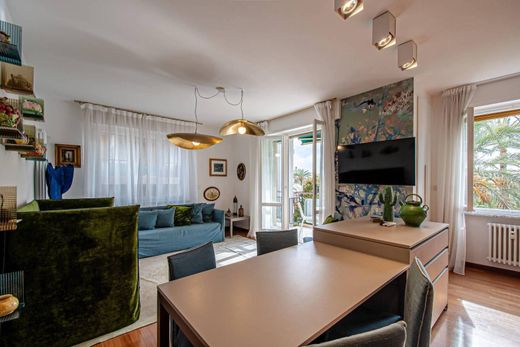 Apartment / Etagenwohnung in Bordighera, Provincia di Imperia