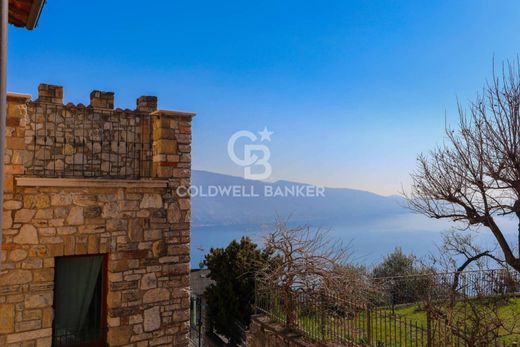 Tignale, Provincia di Bresciaのアパートメント・コンプレックス