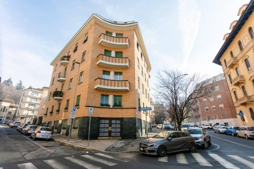 Apartment / Etagenwohnung in Turin, Piemont