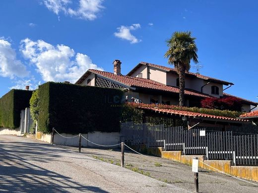 Villa Guarene, Cuneo ilçesinde