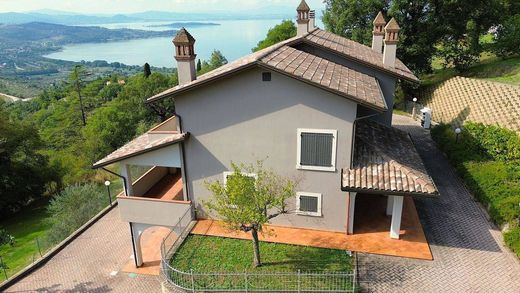 Villa in Passignano sul Trasimeno, Provincia di Perugia