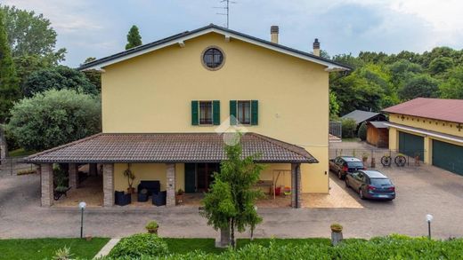 Villa a Modena, Emilia-Romagna