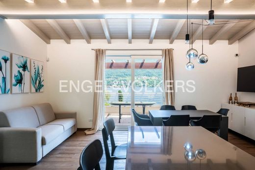Apartment / Etagenwohnung in Oliveto Lario, Provincia di Lecco