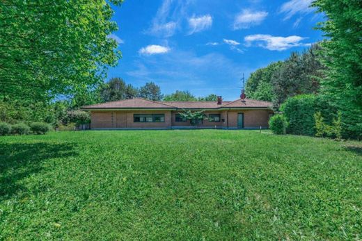 Villa en Bregnano, Provincia di Como