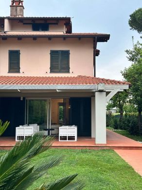 Villa a Forte dei Marmi, Lucca