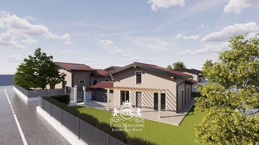 Villa in Lesa, Provincia di Novara