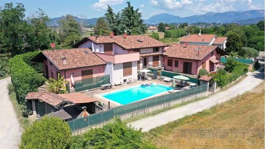 Reihenhaus in Robbiate, Provincia di Lecco