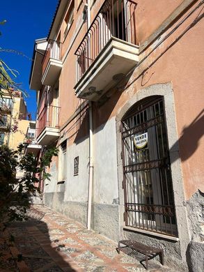 Apartment / Etagenwohnung in Taormina, Messina