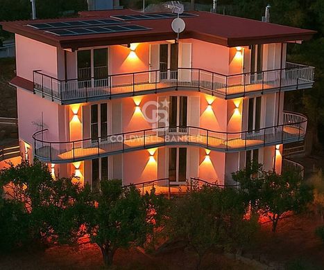 Villa Fisciano, Salerno ilçesinde