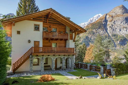 Courmayeur, Valle d'Aostaのヴィラ