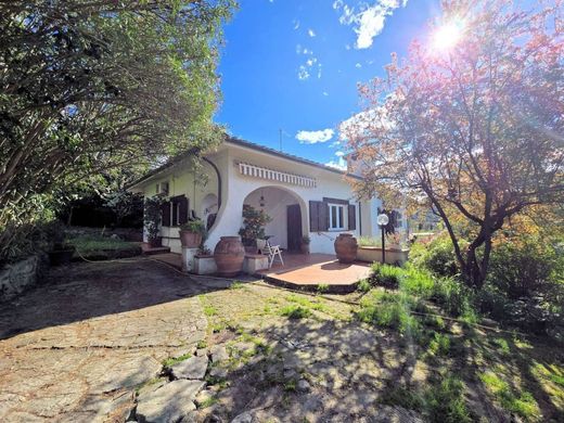 Apartment / Etagenwohnung in Camaiore, Provincia di Lucca