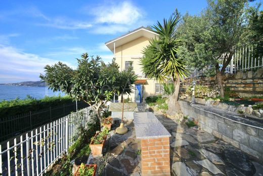 Villa in Ospedaletti, Provincia di Imperia