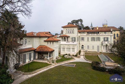 Apartment / Etagenwohnung in Besana in Brianza, Provincia di Monza e della Brianza