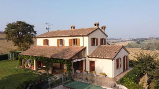 Köy evi Fano, Pesaro e Urbino ilçesinde