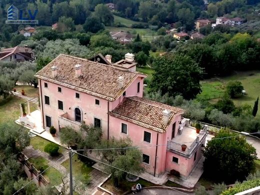 Villa Frosinone, Frosinone ilçesinde