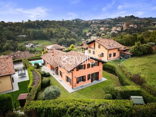 Villa in Baldissero Torinese, Turin