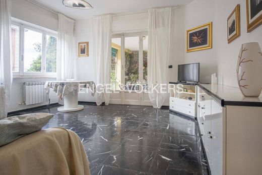 Apartment / Etagenwohnung in Levanto, Provincia di La Spezia