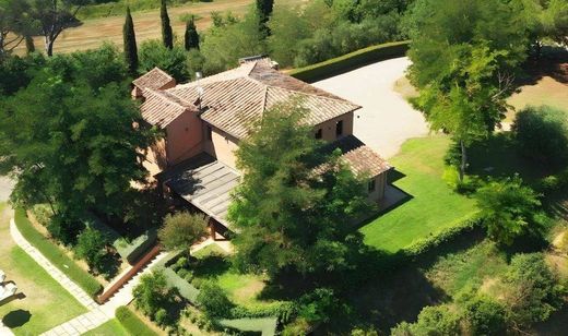 Villa in Chiusi, Province of Siena