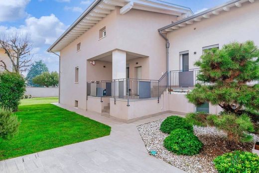 Villa in Travagliato, Provincia di Brescia