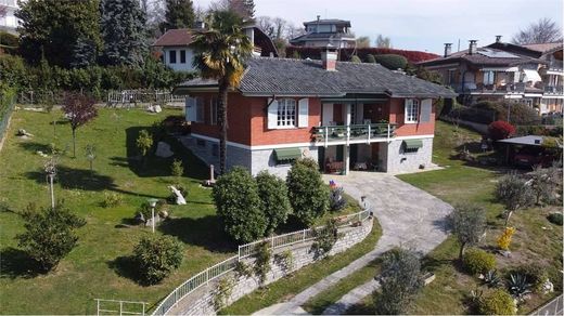 Villa in Nebbiuno, Provincia di Novara