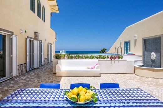 Casa di lusso a Capo d'Orlando, Messina