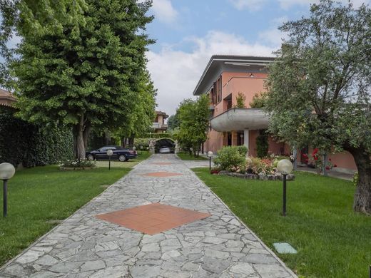 Villa en Cassano d'Adda, Milán