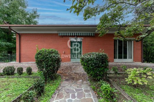 ‏וילה ב  Bernareggio, Provincia di Monza e della Brianza