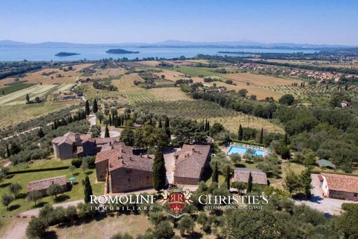 Villa in Tuoro sul Trasimeno, Provincia di Perugia