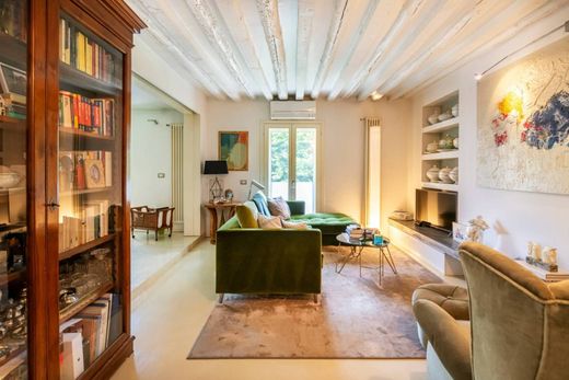 Apartment / Etagenwohnung in Mailand, Lombardei