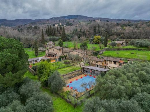 Country House in Terranuova Bracciolini, Province of Arezzo