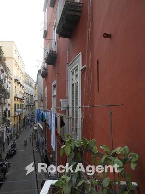 Apartment / Etagenwohnung in Neapel, Kampanien