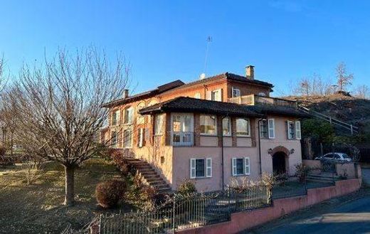 Casale a Alba, Cuneo