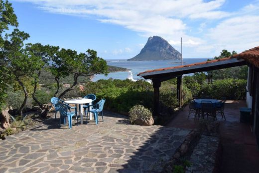 别墅  Loiri Porto San Paolo, 萨萨里省