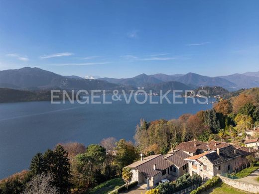 Orta San Giulio, Provincia di Novaraのヴィラ