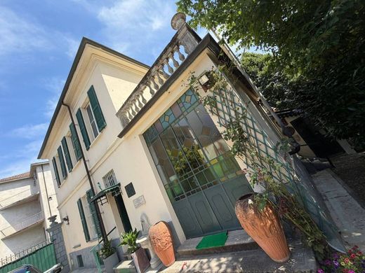 Casale a Casteggio, Pavia