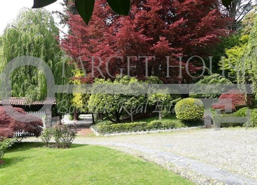 Villa a Luino, Varese