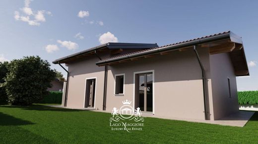 Villa in Lesa, Provincia di Novara