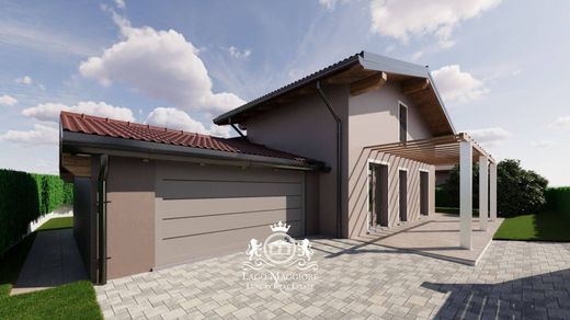 Villa in Lesa, Provincia di Novara