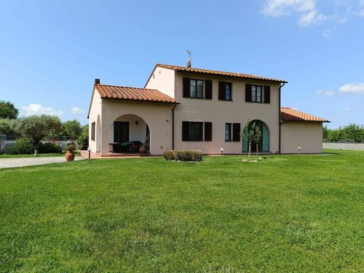 Country House in Pisa, Tuscany