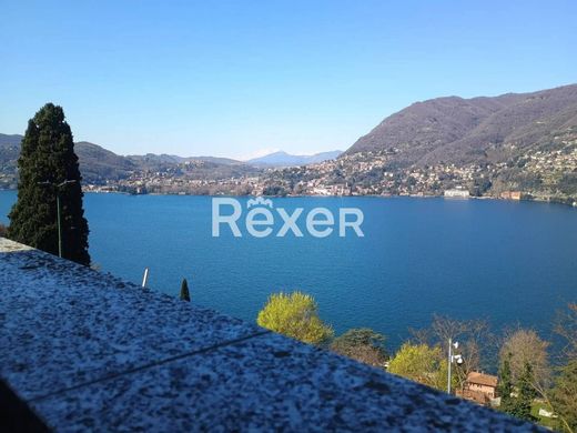 Apartment / Etagenwohnung in Blevio, Provincia di Como