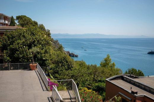 Penthouse Varazze, Savona ilçesinde