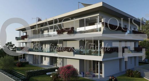 阁楼  Alzate Brianza, 科莫省