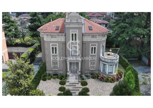 Rezzato, Provincia di Bresciaのアパートメント