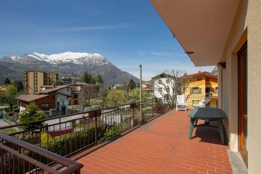 Komplex apartman Barzio, Lecco ilçesinde