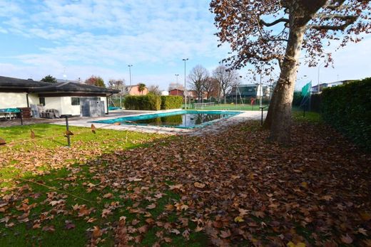 Villa in Arese, Milan